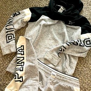 Pink Victoria secret set new